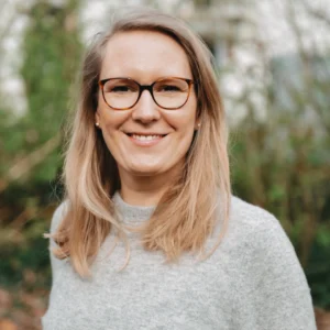 Das Bild zeigt ein Porträt von Jette Heger, Fachkreisprecherin Mentorring