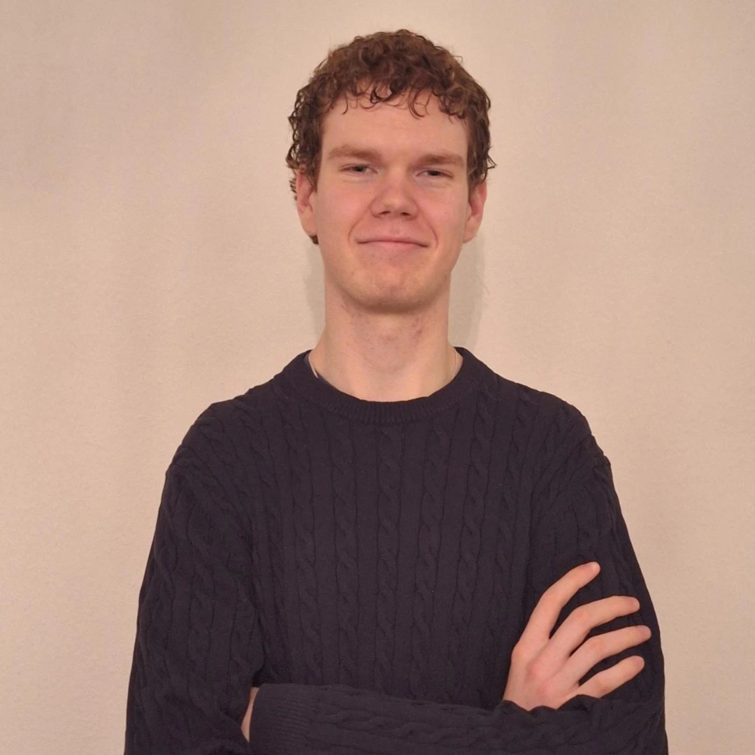 Das Foto zeigt ein Portrait von Skaden Schettgen, Bundesfreiwillligendienstler bei AKTIVOLI